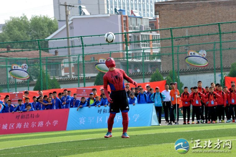 内蒙古“主席杯”校园足球联赛小学组开赛