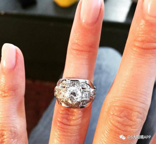 高圆圆同款婚戒一个多重,高圆圆直播带货手戴婚戒状态佳