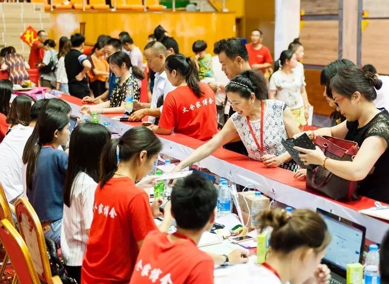 上周六狂欢活动,上热门购物狂欢节