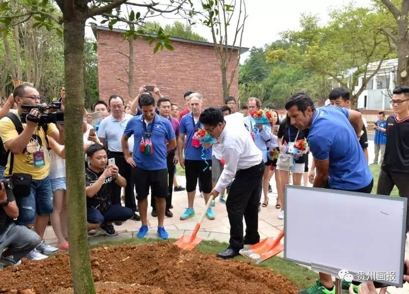 最美贵州画报,贵州最美生态足球小镇