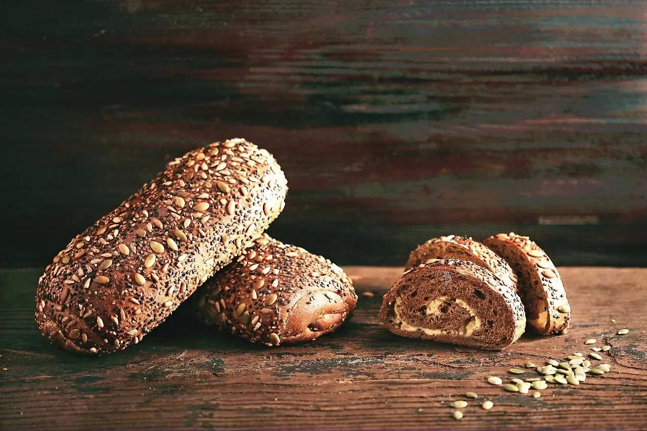 青岛排队的面包店,青岛最便宜的面包店永远都在排队