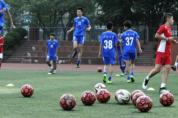 这个暑假，七中在绿茵场上没闲着！