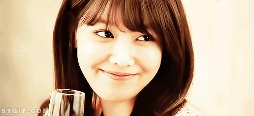 被泼了一身红酒 (地面泼到红酒饮料怎么办)