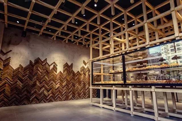 青岛排队的面包店,青岛最便宜的面包店永远都在排队