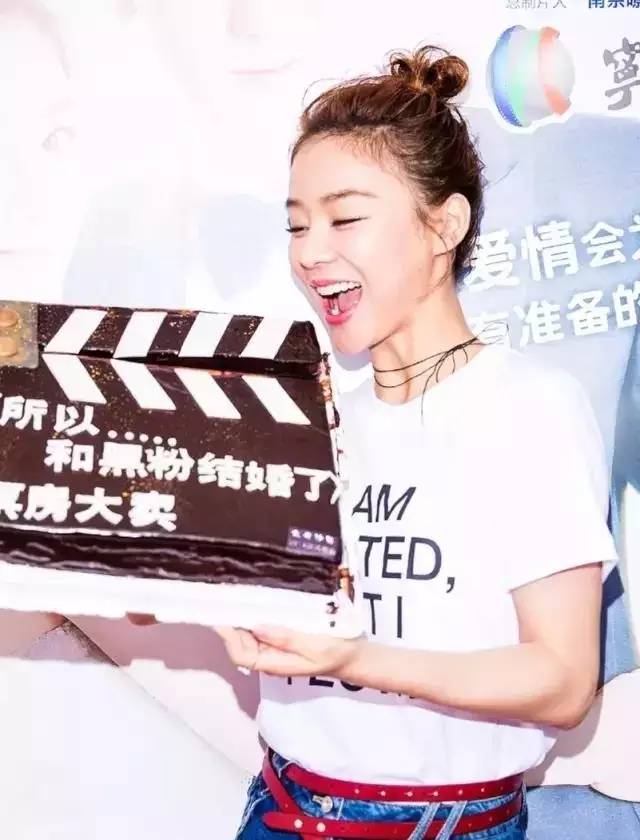 景甜赵丽颖的“炸毛丸子头”，让你减龄变少女！