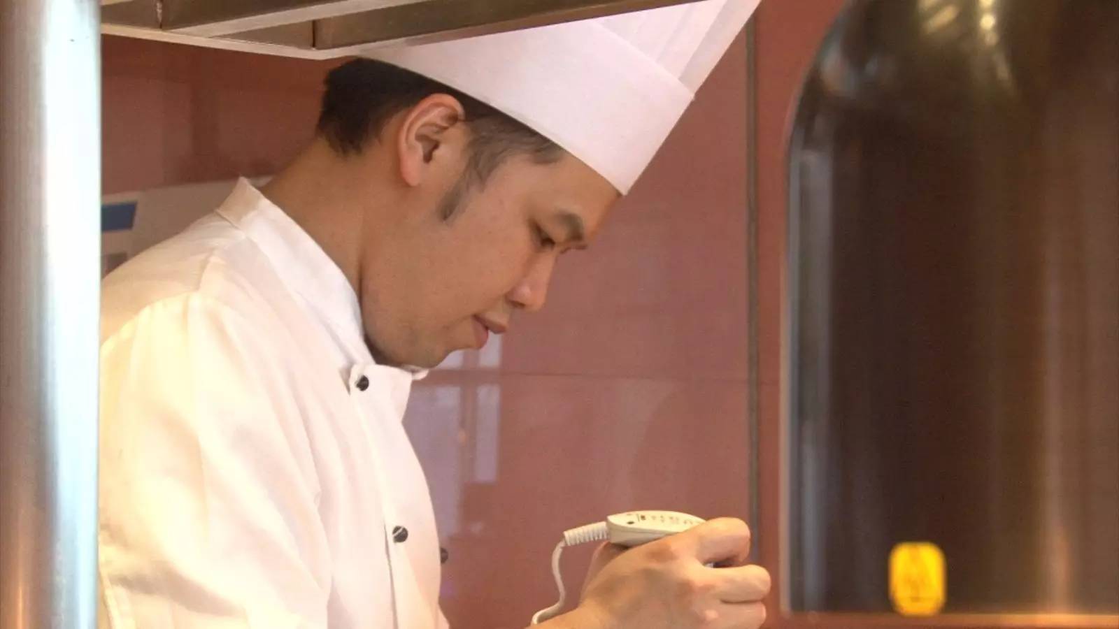 一家开在43楼的空中餐厅，去这里吃饭你得带上两个胃