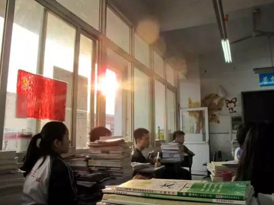 新宜宾三中,谢谢你三个字的歌词