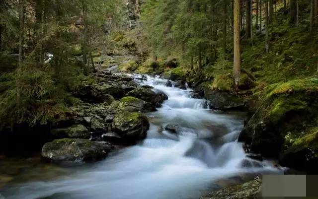 一块的矿泉水和两块矿泉水区别,1块的矿泉水和2块的有什么区别