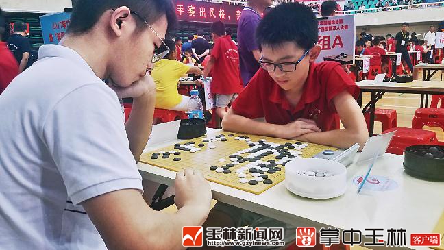 车祸父亲当场去世6岁女儿获救,父亲车祸去世母亲找外公求助后续