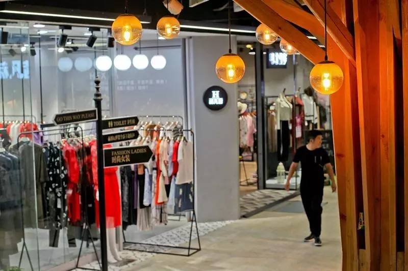 郑州服装市场主题街改造潮：有商户放言4个月营收4000万