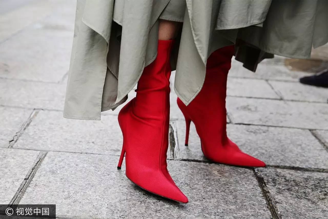 早春上新时髦又洋气的靴子,这个秋天最流行的马丁靴