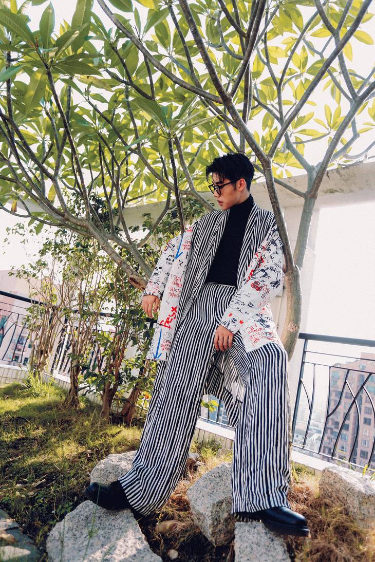 脱下校服，变成教导主任最讨厌的模样