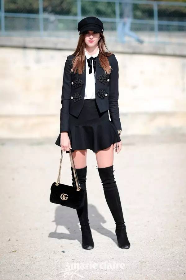 领口黑丝带搭得好时尚Icon，搭不好隔壁村服务员阿花