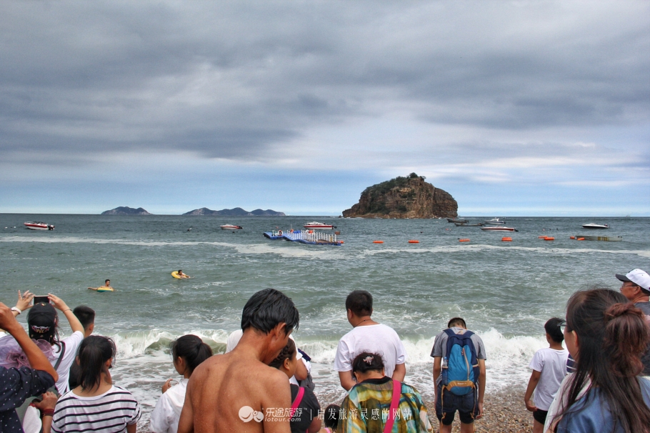 他说他想去看北方的海，我说“好”