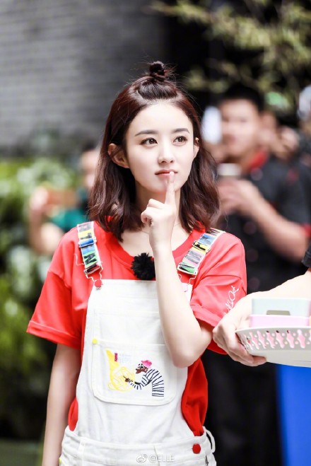 赵丽颖唐嫣最新消息,赵丽颖唐嫣剪短发