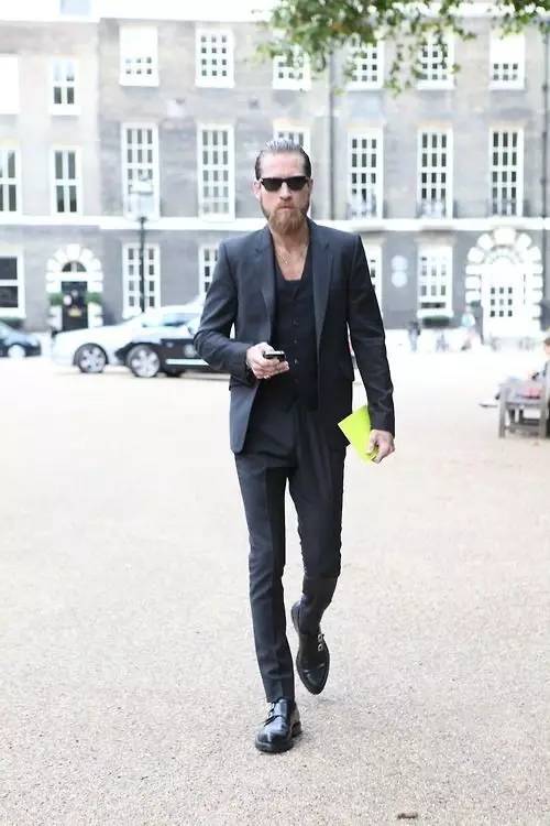 不穿运动鞋好不好,不穿运动鞋就练不好体育了吗