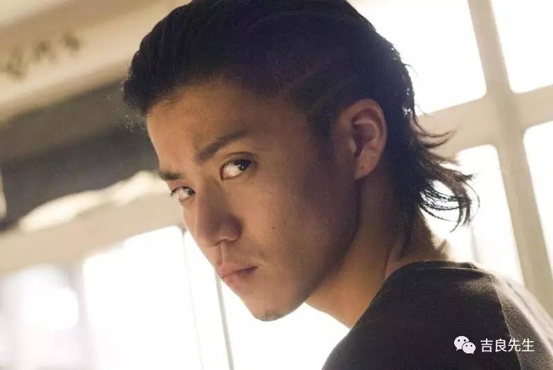 挖鼻孔的男生,挖鼻孔的男人