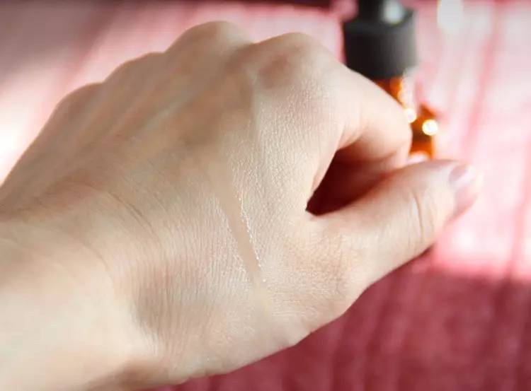 25岁如何平衡抗老和补水,过了25岁就开始用抗皱护肤品吗