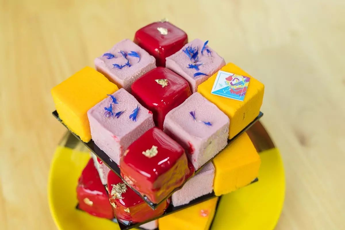 城西悄悄开了一家脑洞大开的烘焙店，辣味千层，魔方蛋糕，桃胶枸杞月饼……不输哈利·波特的糖果屋啊