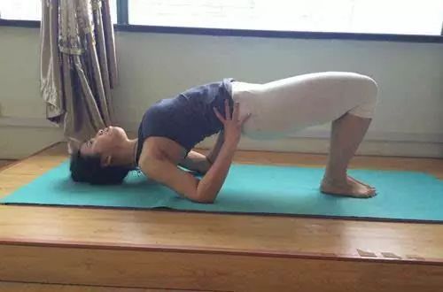 腰椎间盘突出不治会导致瘫痪吗,腰椎间盘突出拖久了会怎样