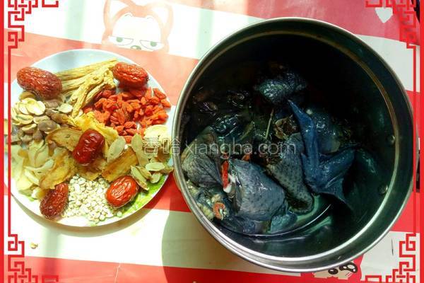 猴头菇当归黄芪党参能一起煲汤吗,当归党参乌鸡汤月子餐