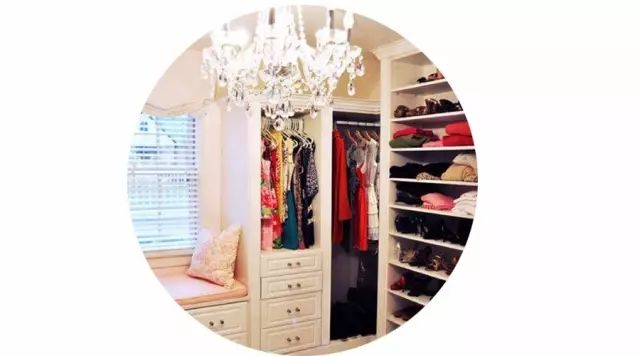 衣服怎么叠放在柜子里整齐,怎么叠衣服又快又整齐