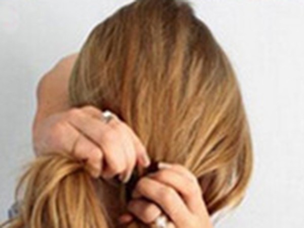 鱼骨辫半扎发编发教程简单好看,侧编刘海编发教程简单又好看