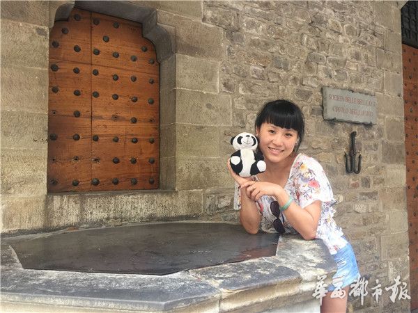 用爱为人师表,崇尚师德遵守师德做学生引路人