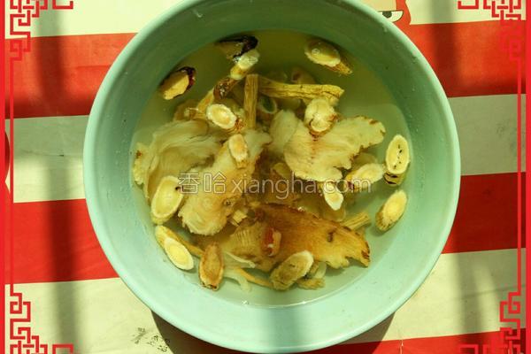 猴头菇当归黄芪党参能一起煲汤吗,当归党参乌鸡汤月子餐