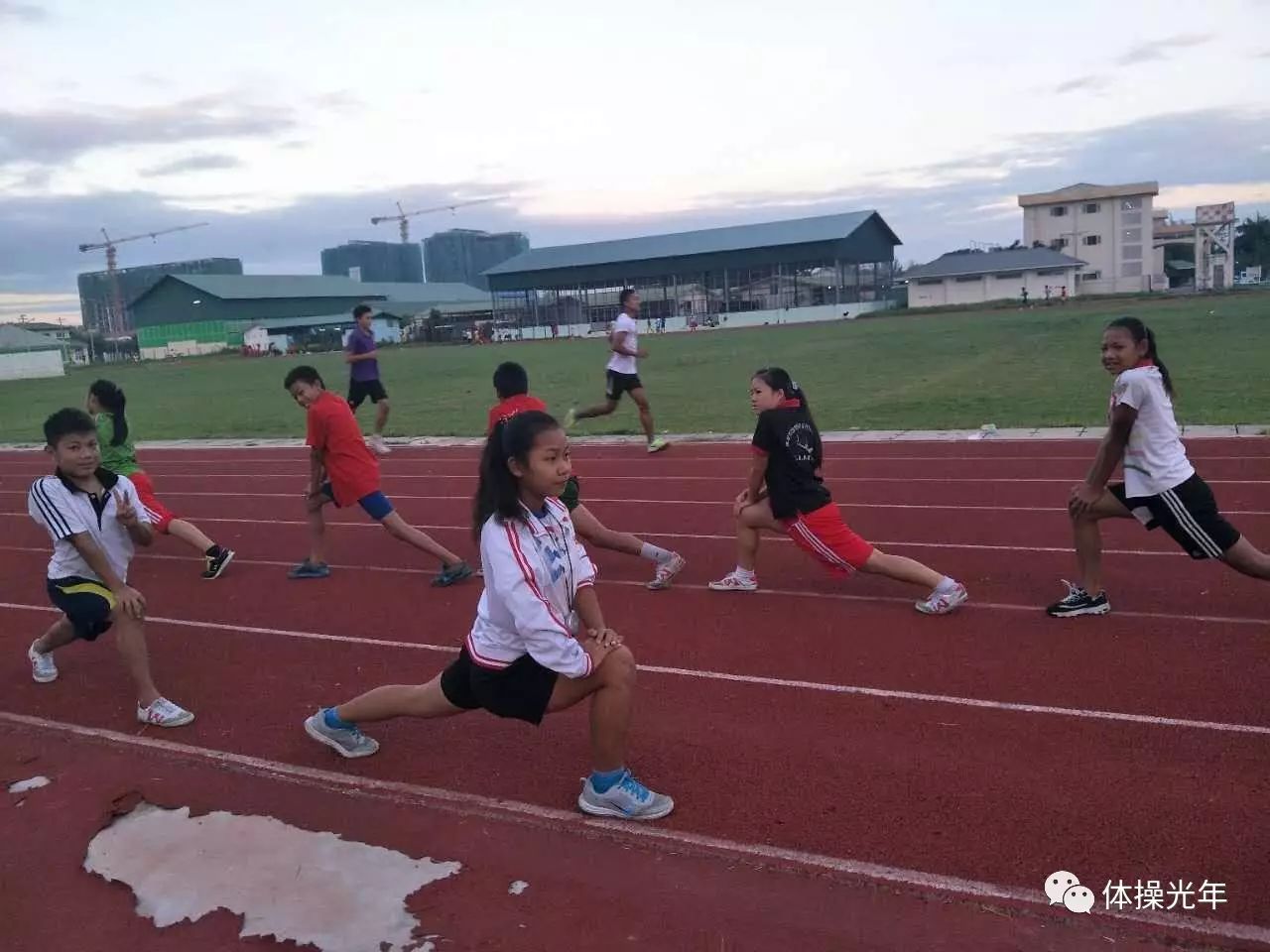 光年独家｜吕雅雯：在缅甸教体操的中国姑娘