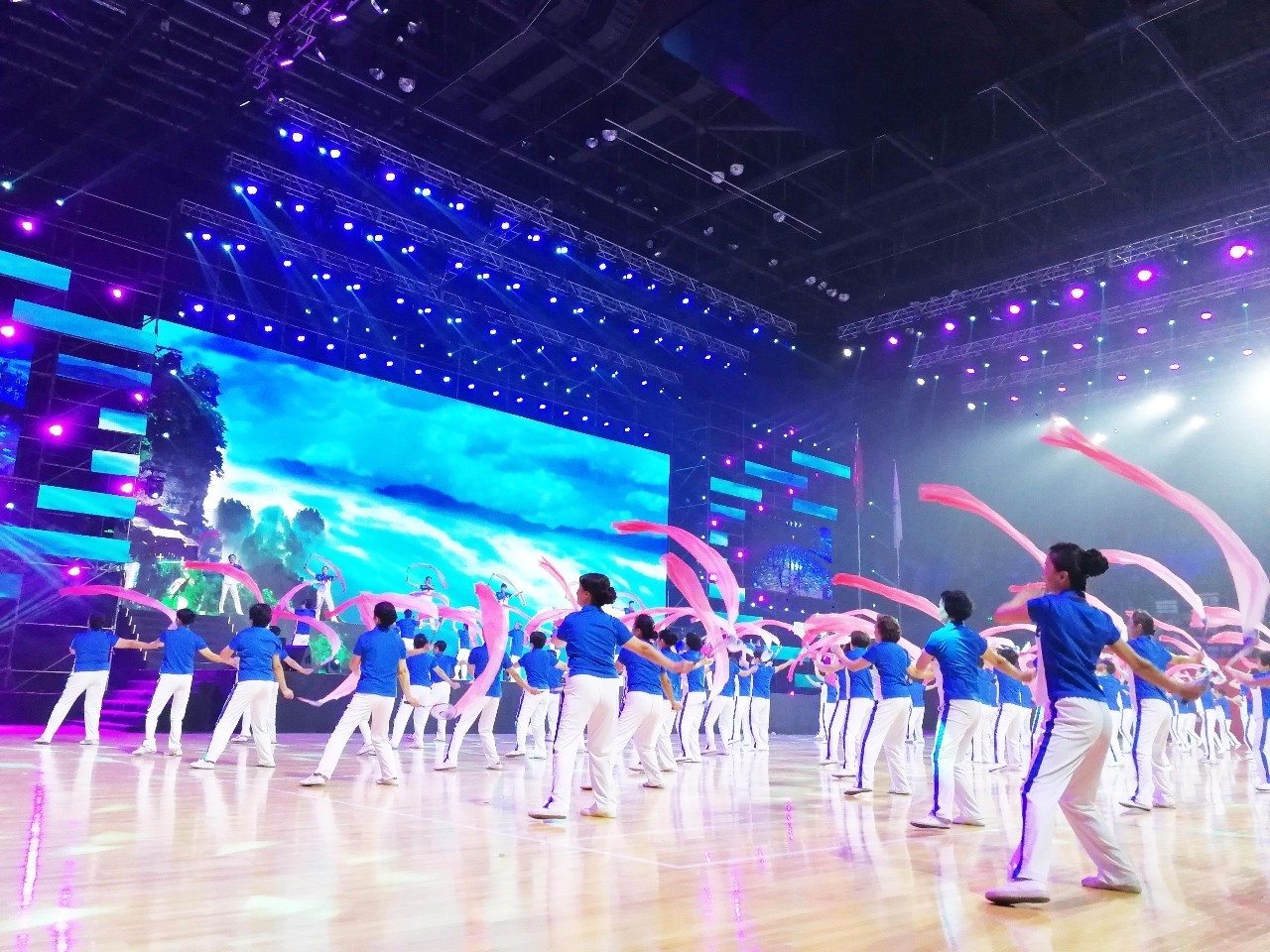 新静安体育中心首秀！直击静安区第一届运动会最燃开幕式（附中心各场馆营业时间及价格）
