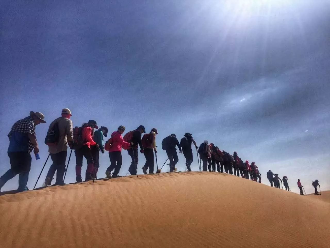 腾格里沙漠的徒步活动,腾格里沙漠五湖穿越徒步怎么参加