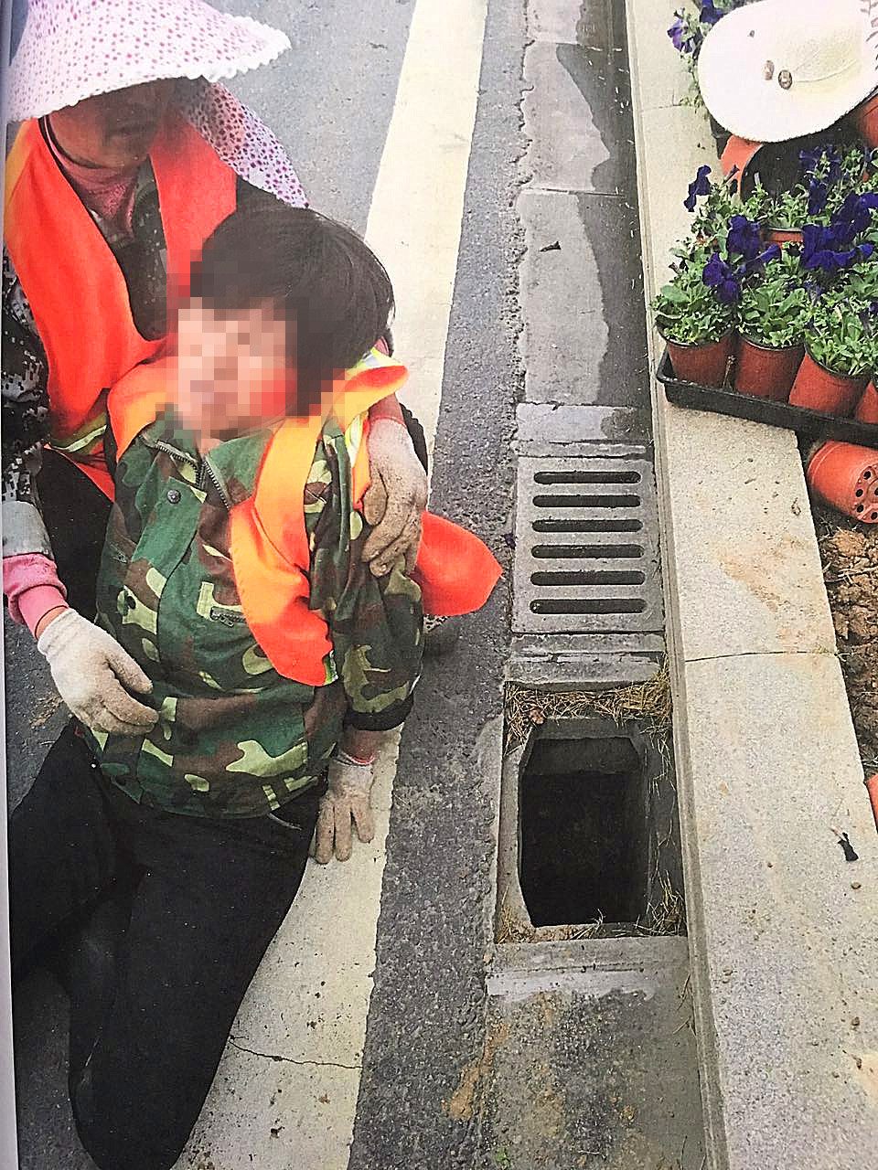 踩空井盖受伤怎么处理,窨井盖损破导致骨折如何赔偿