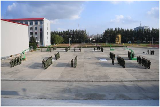 00后军人小哥哥变装,怎么成为帅气的兵哥哥