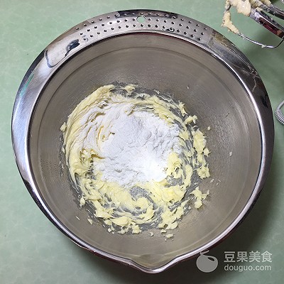 葱香曲奇饼干的做法,葱香曲奇饼干的烤箱做法