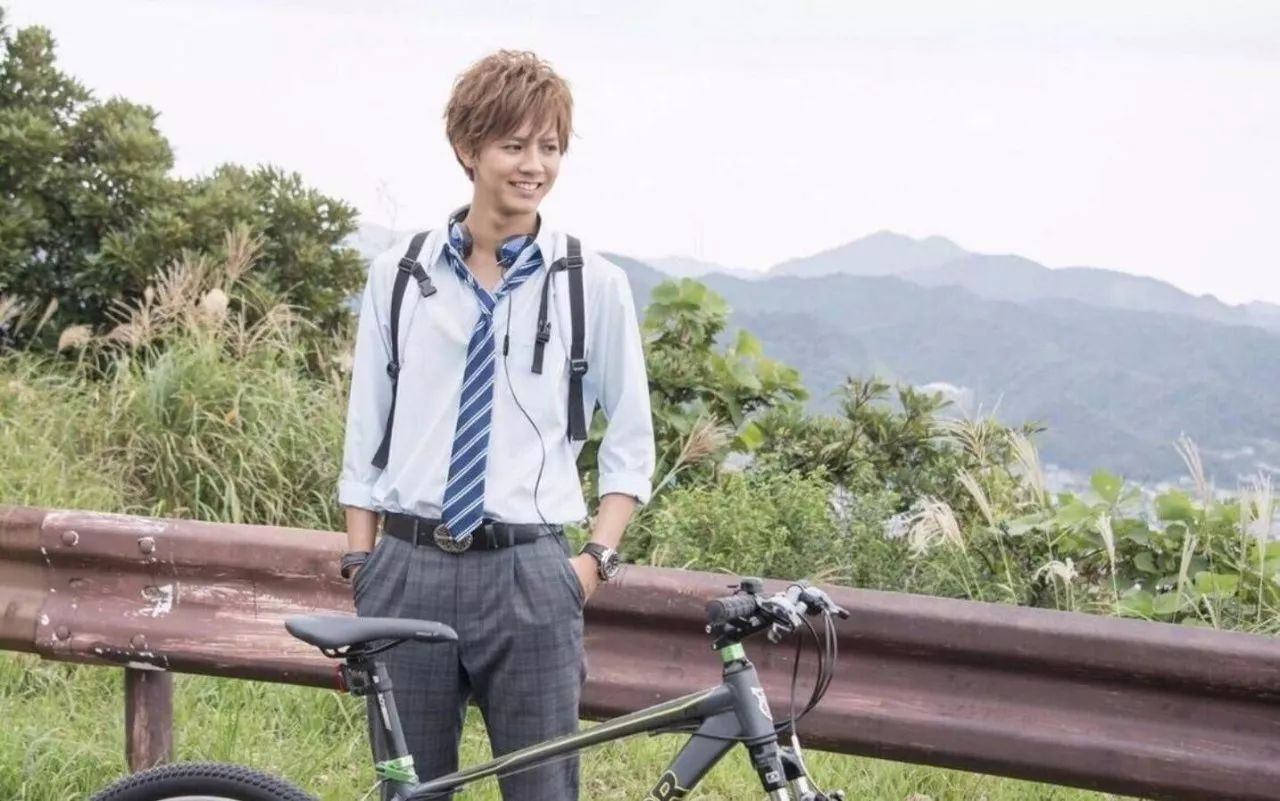 被穿制服的他们撩到心肝颤，赖床舔屏才是假期王道！