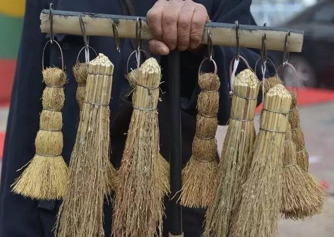 发财了！这东西以前常州家家有！扔了没人要，如今价值上万……