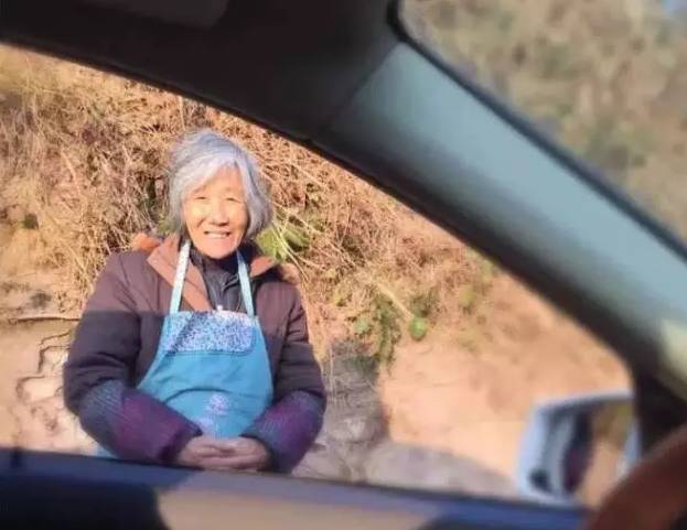 这是滁州火车站的十一假期实拍！世界再大路再遥远，我们也要回家！