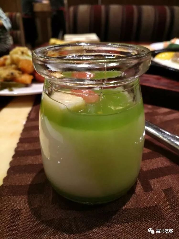 网友说｜点一份牛排竟能免费吃几十道菜，还有这种好事？