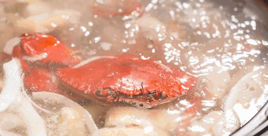 一岁小朋友吃螃蟹上吐下泻怎么办,儿童吃螃蟹过敏起风团怎么处理