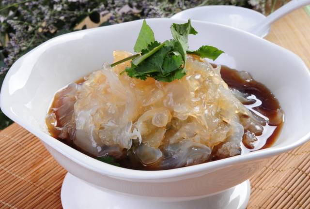 年轻人手脚冰凉怕冷怎么办,年轻人手脚冰凉怎么回事