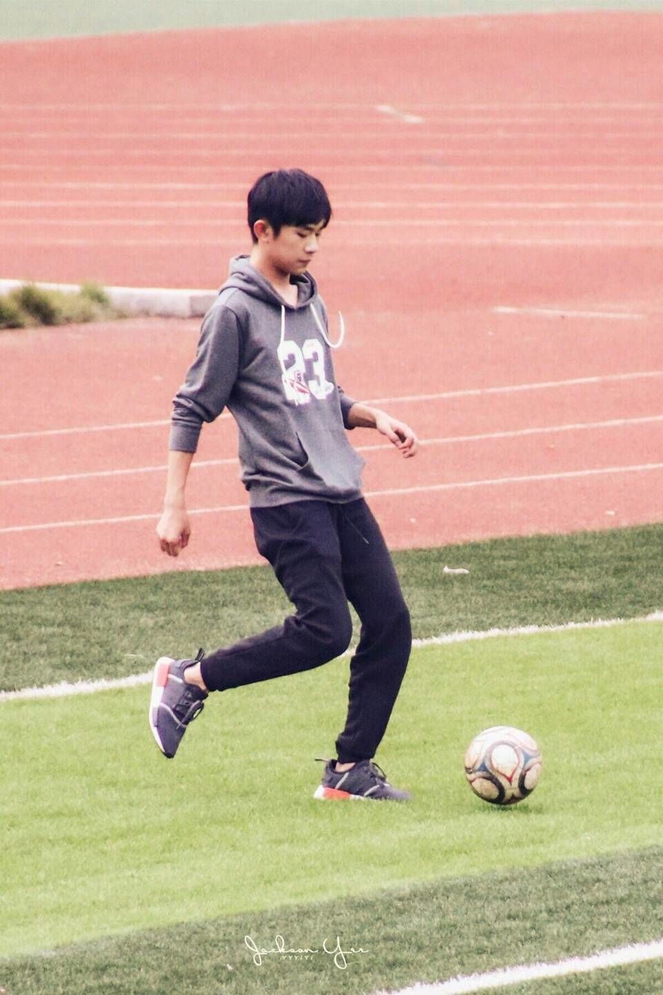 「TFBOYS」「分享」171018足球宝贝上线让我们跟着烊宝运动起来吧