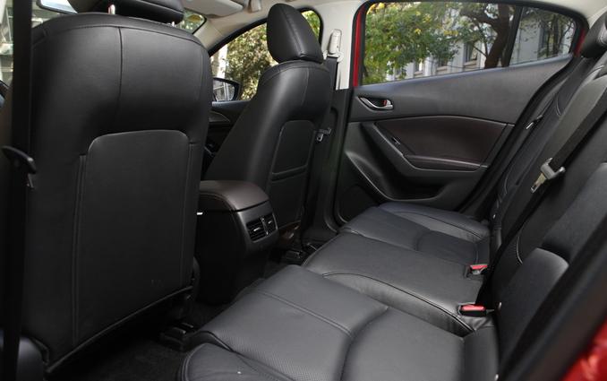 科鲁兹和福克斯,福克斯和昂克赛拉的空间哪个大