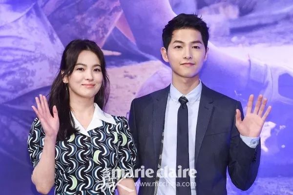 宋慧乔乔妹穿搭蓝色吊带裙,宋慧乔乔妹什么风格都能驾驭