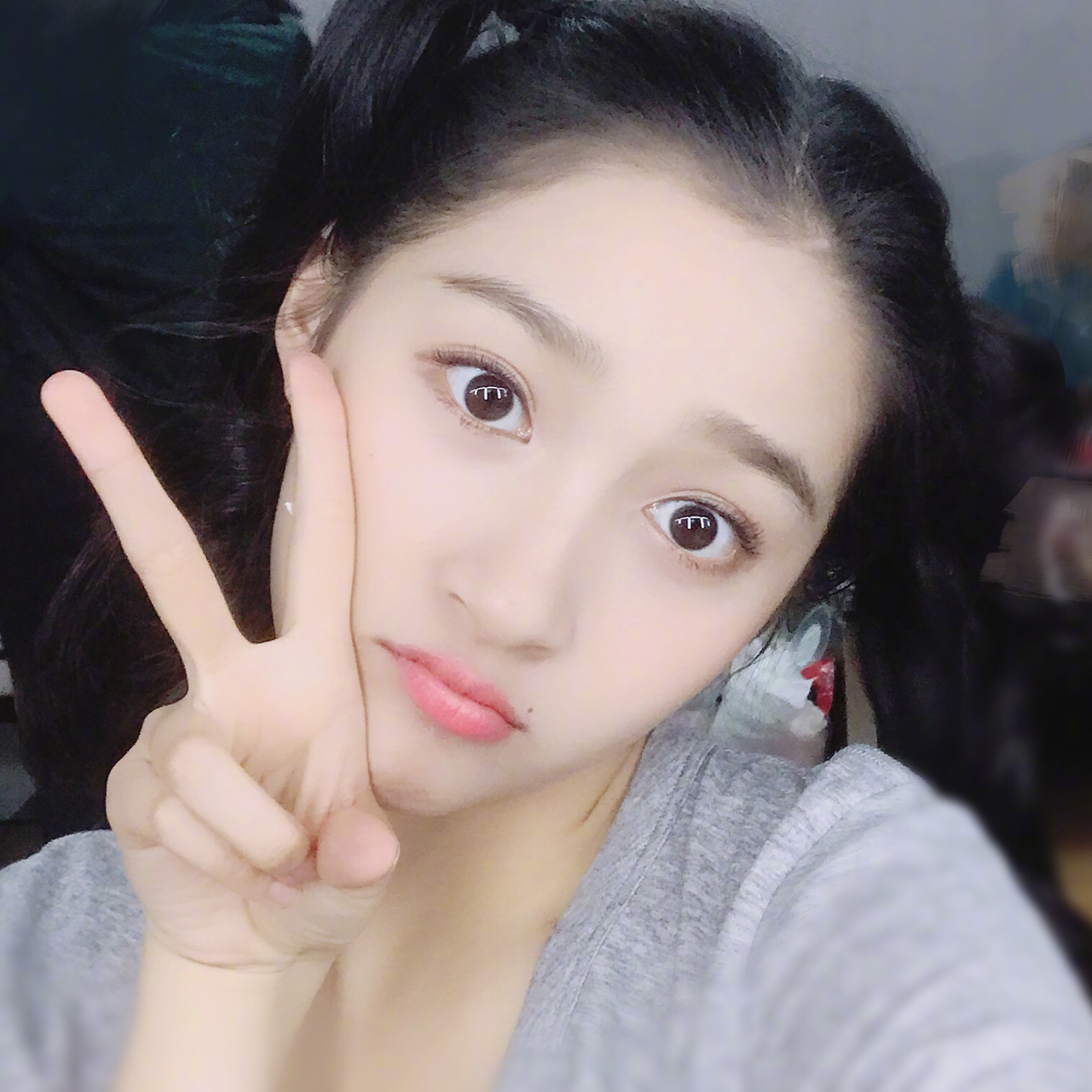 关晓彤素颜和化妆是什么样子,关晓彤最值得买的东西