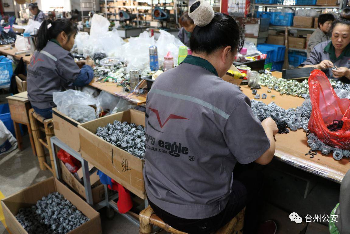 交警出妙招，在企业工作服上做了点“小手脚”，连续五年电动车死亡事故零发生