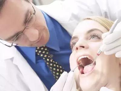 牙医建议不要轻易拔牙,路边牙医无痛拔牙
