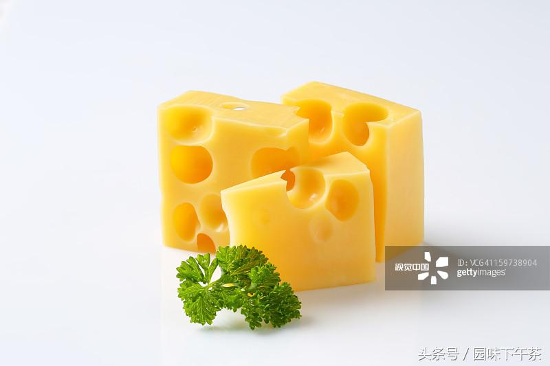 淡奶油和稀奶油哪个能做出黄油 (稀奶油与黄油怎么打发成奶油)