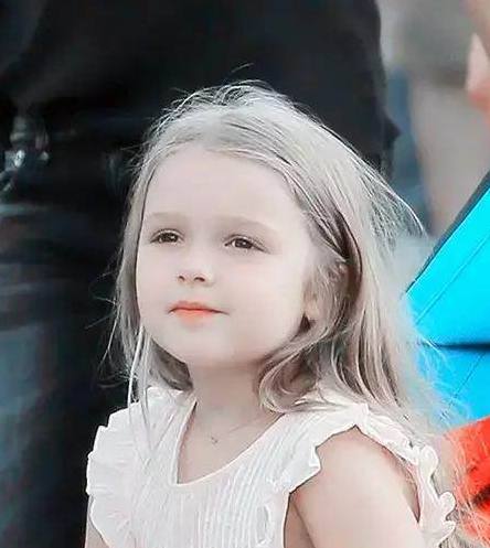 贝克汉姆小七新照,贝克汉姆小七图片大全