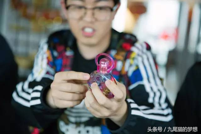 渣男味、发廊味、女老师洗澡后的味道,直男在香水面前简直疯了